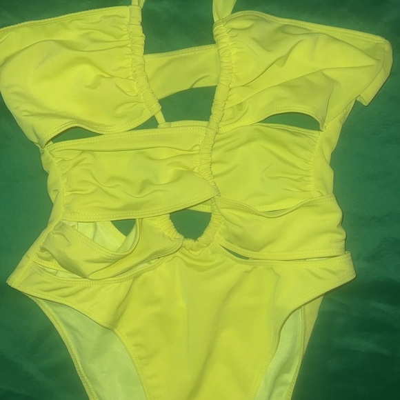 Icon Swim Yellow One Piece Swimsuit size Medium - Picture 2 of 7